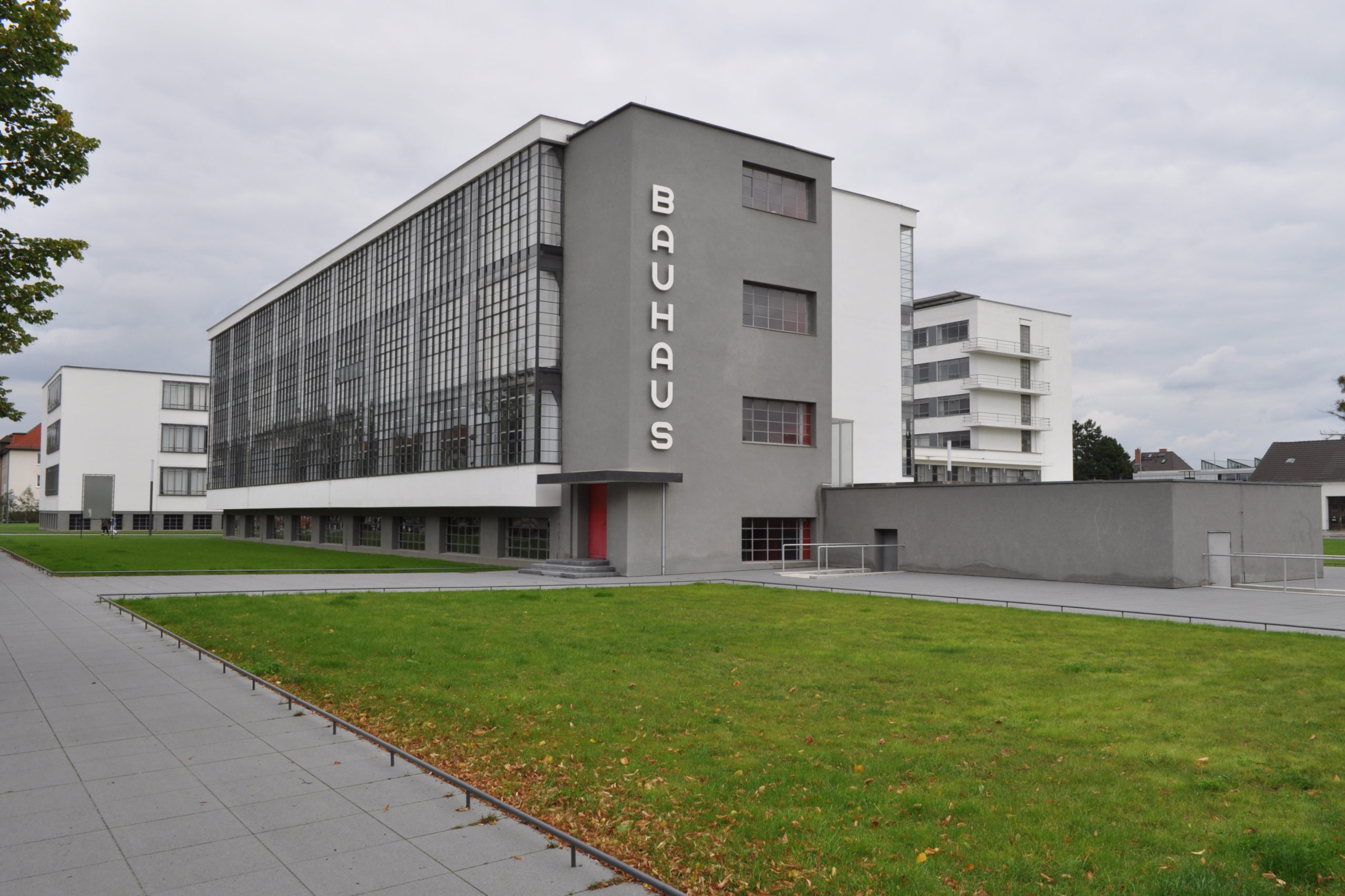 Mehr über den Artikel erfahren Dessau, Bauhausgebäude