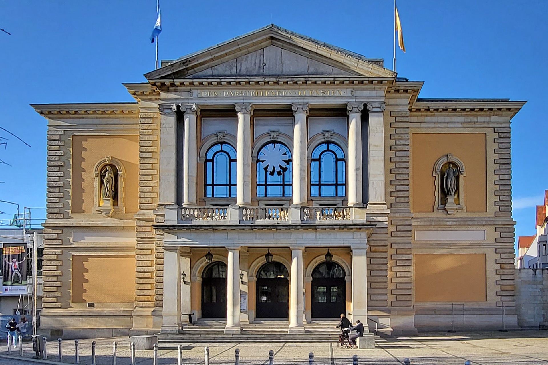 Mehr über den Artikel erfahren Halle, Opernhaus