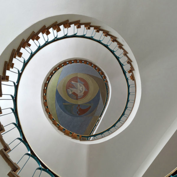 Kassel, Deutsches Tapetenmuseum, Haupttreppenhaus, Deckengemälde Bernhard Delsing, Ansicht nach Konservierung, Restaurierung des Deckengemäldes